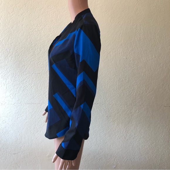New York & Company Women’s Blue/Black Blouse Size M V-Neck Long Sleeves Shirt - Picture 3 of 16